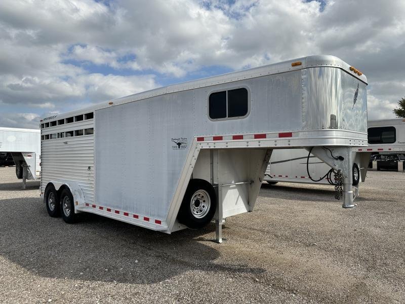2000 Featherlite 3H GN with Dressing Room Horse Trailer - Image 2