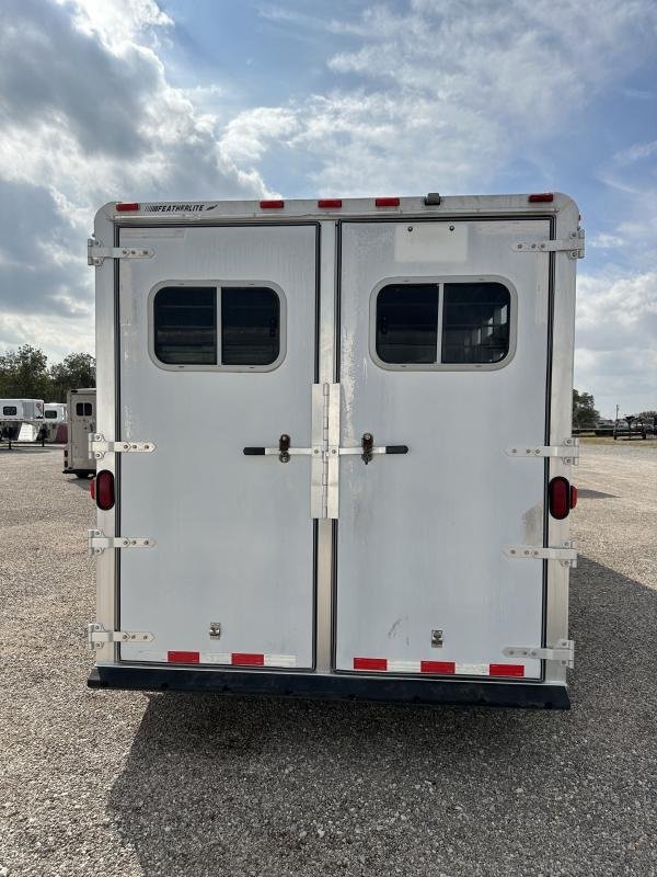 2000 Featherlite 3H GN with Dressing Room Horse Trailer - Image 3
