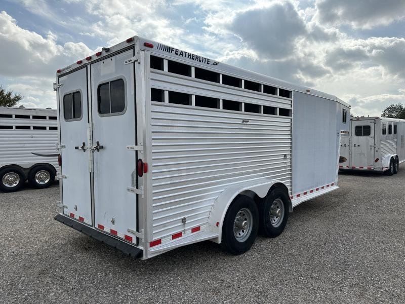 2000 Featherlite 3H GN with Dressing Room Horse Trailer - Image 4