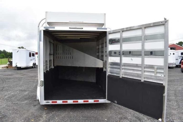 2012 CM 3HBP 3 Horse Trailer - Image 3