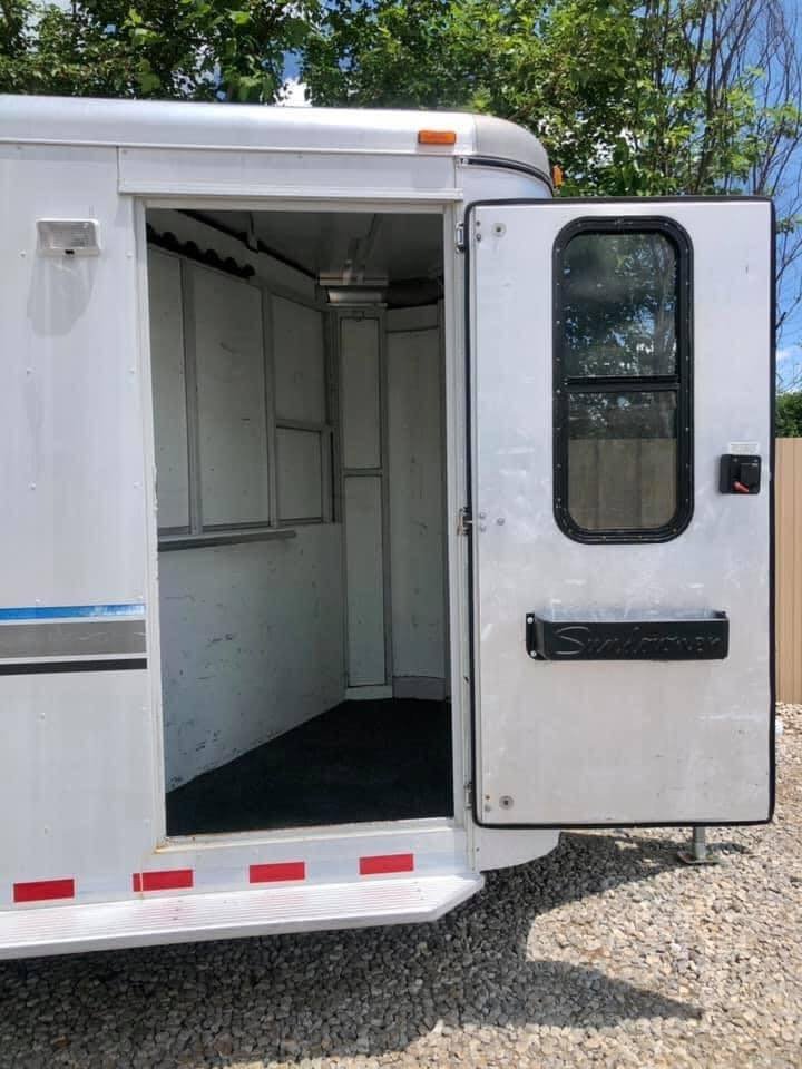 1998 Sundowner 3 Horse Slant - Image 3
