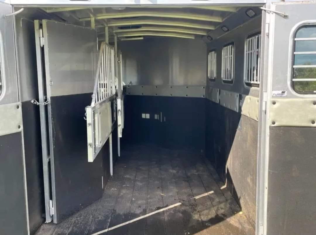 2005 classic aluminum 3 Horse monarch 16 foot - Image 4