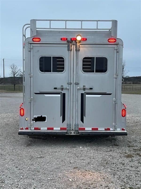 1999 Elite Custom 3 Horse Trailer - Image 2